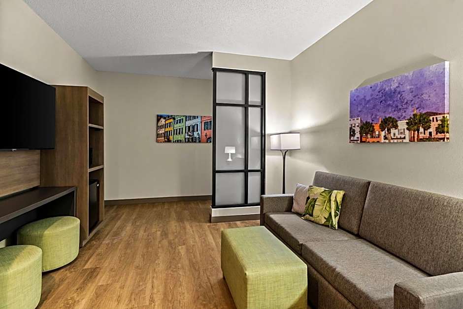 Comfort Suites Charleston West Ashley