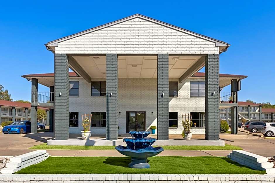 HomeTowne Studios San Antonio E - Frost Bank Center