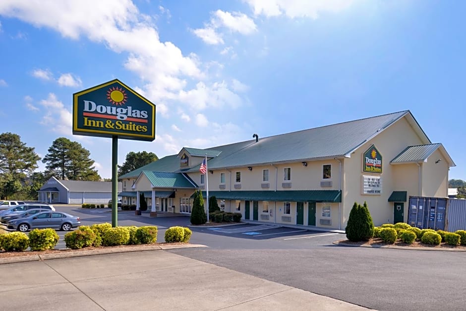 Douglas Inn & Suites Cleveland