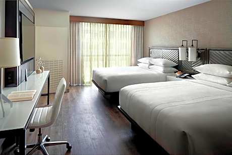 Queen Room with Two Queen Beds and Club Access