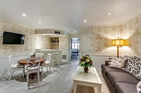 Suite with Lake View