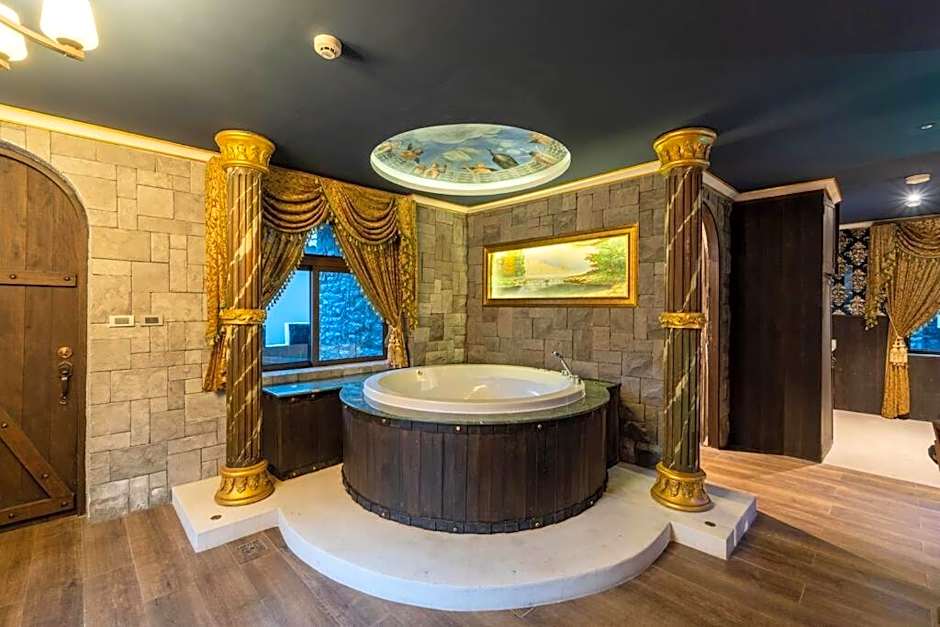 The Castle Pratumnak Hill Pattaya 6 Bedroom