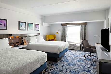 2 Queen Mobility/Hearing Accessible w/Bathtub