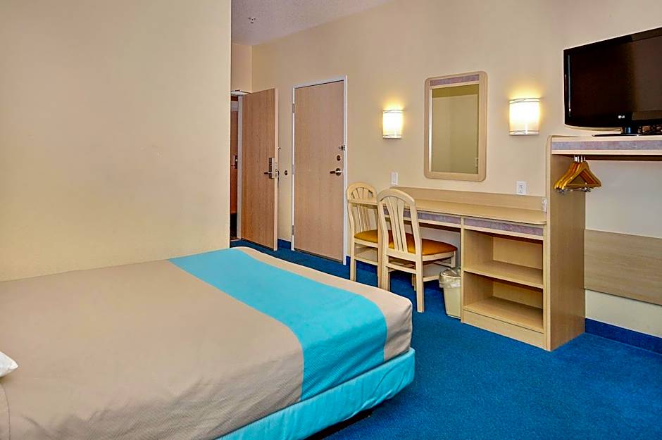 Motel 6 Peterborough