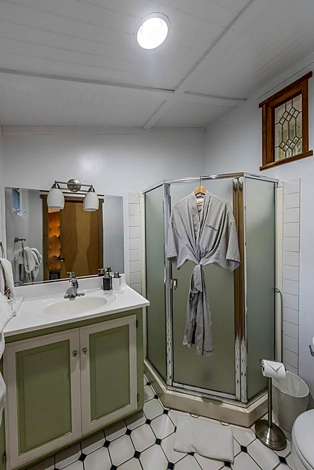 Inn at Schoolhouse Creek