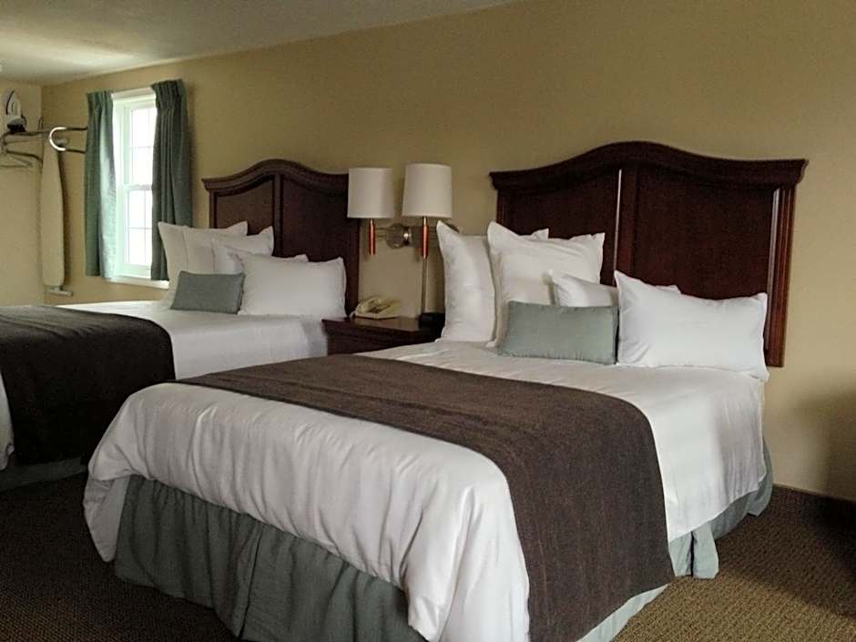 Holiday Hill Inn & Suites