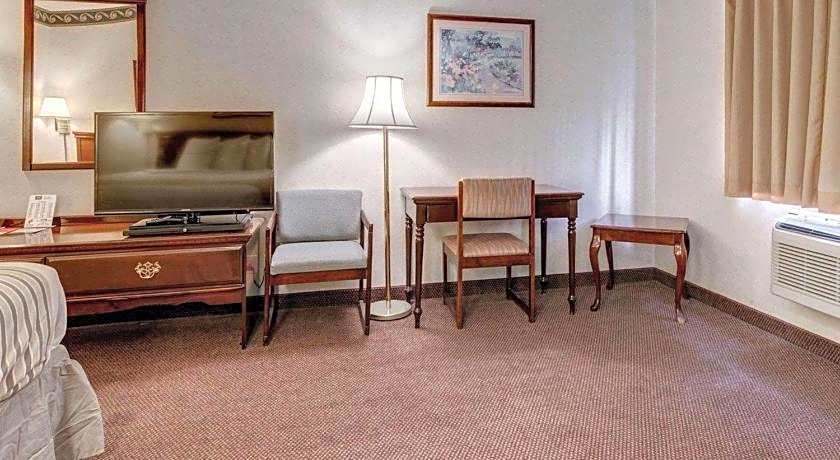 Econo Lodge Inn & Suites El Paso