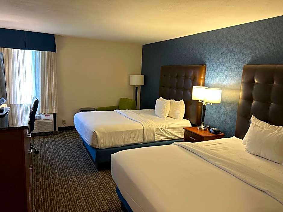 Heritage Inn & Suites St. Louis/Fenton, Trademark by Wyndham