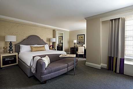 King Room with Mobility Accessible with Tub