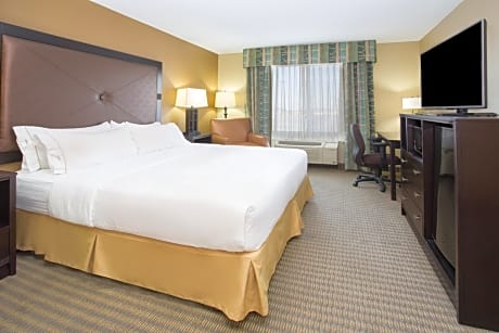 Standard King Room with Mobility Accessible Tub