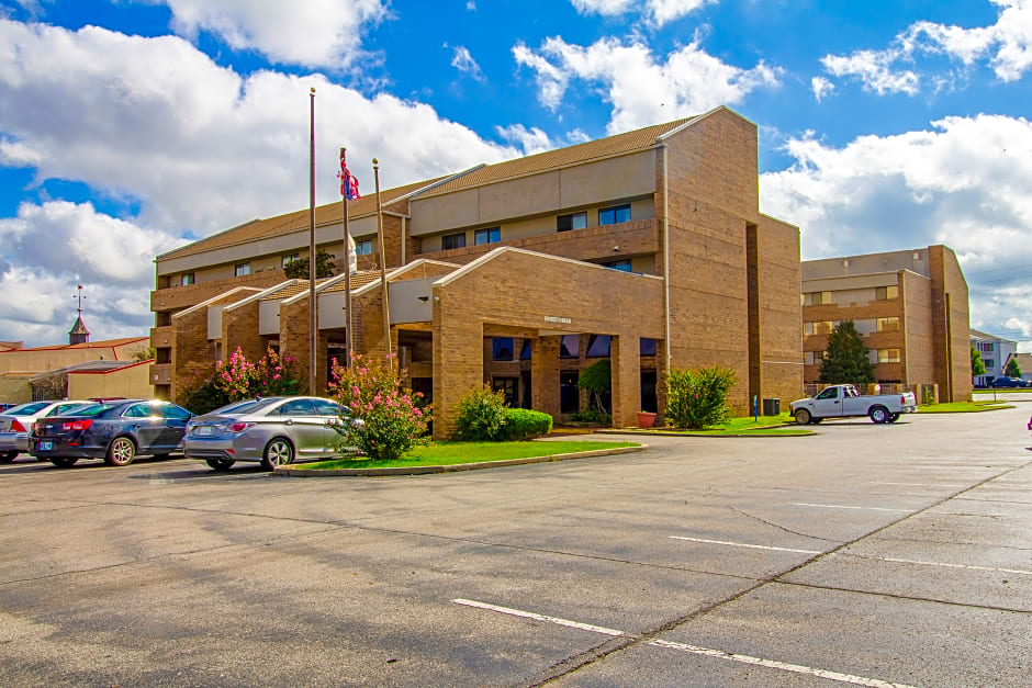 Tulsa Square Hotel Central, I-44 By OYO