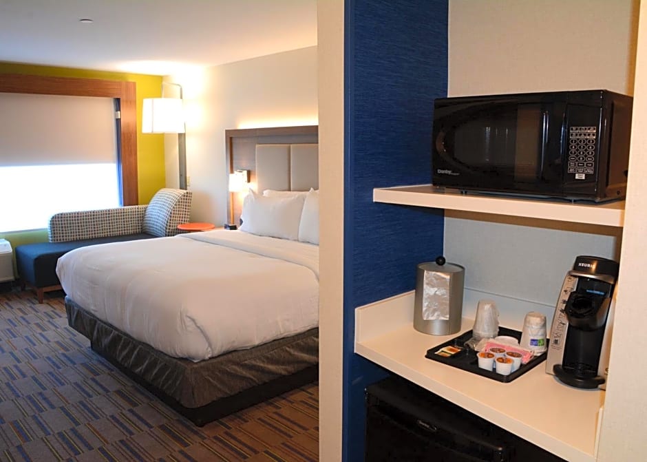 Holiday Inn Express & Suites Pittsburgh - Monroeville