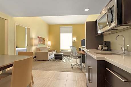 1 King 1 Bedroom Suite Smoking
