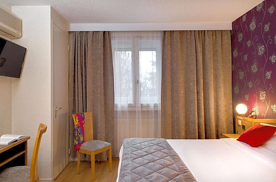 Photo 1 of 4 of Privilege 1 Double Bed with Extra Bed