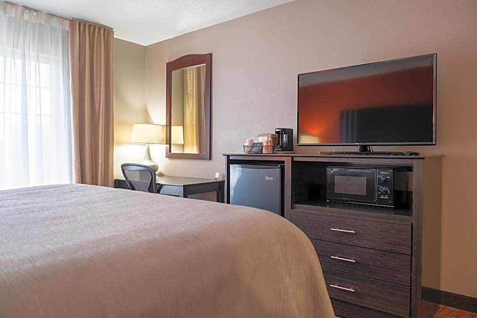 Quality Inn & Suites Fresno Northwest