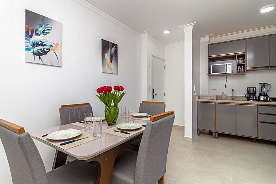 Apartamentos a Beira Mar, Aconchegantes e Modernos, a 3 Minutos da Praia com Ar Condicionado, Sacada Gourmet, Garagem e Portaria 24h