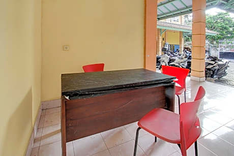 OYO Life 93265 Kos Cendana Seruni Raya