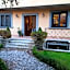 Aurelia Garden Gold B&B