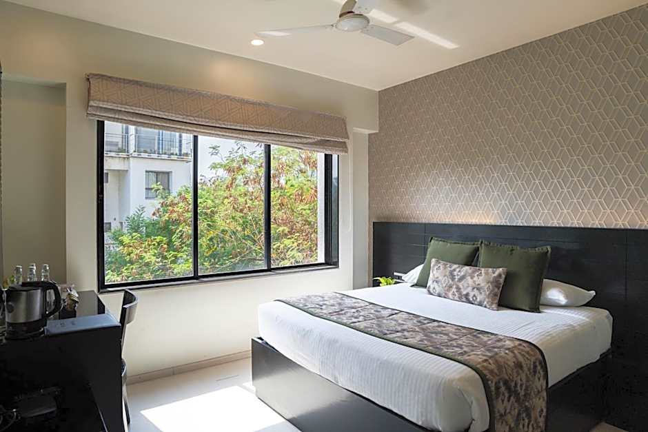 AR Suites Fontana Bay - Kalyani Nagar
