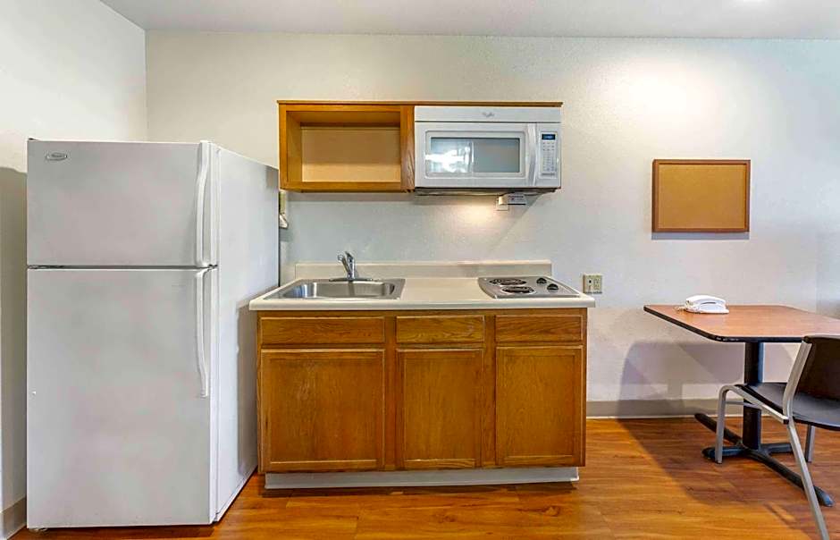 Extended Stay America Select Suites - Akron - South