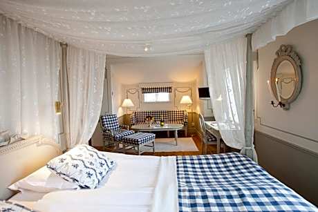 Deluxe Suite with Spa Bath