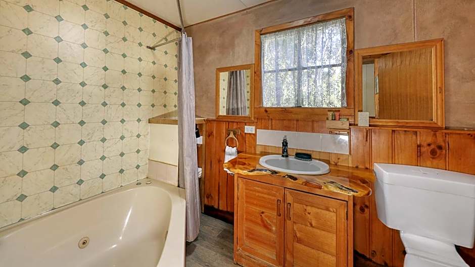 Crayfish Creek Van & Cabin Park