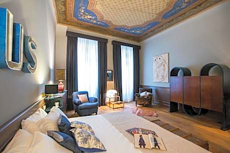 Soprarno Suites