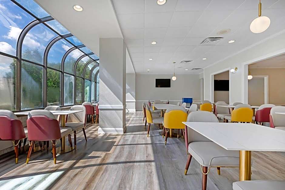 The Lux Hotel & Conference Center, an Ascend Collection Hotel