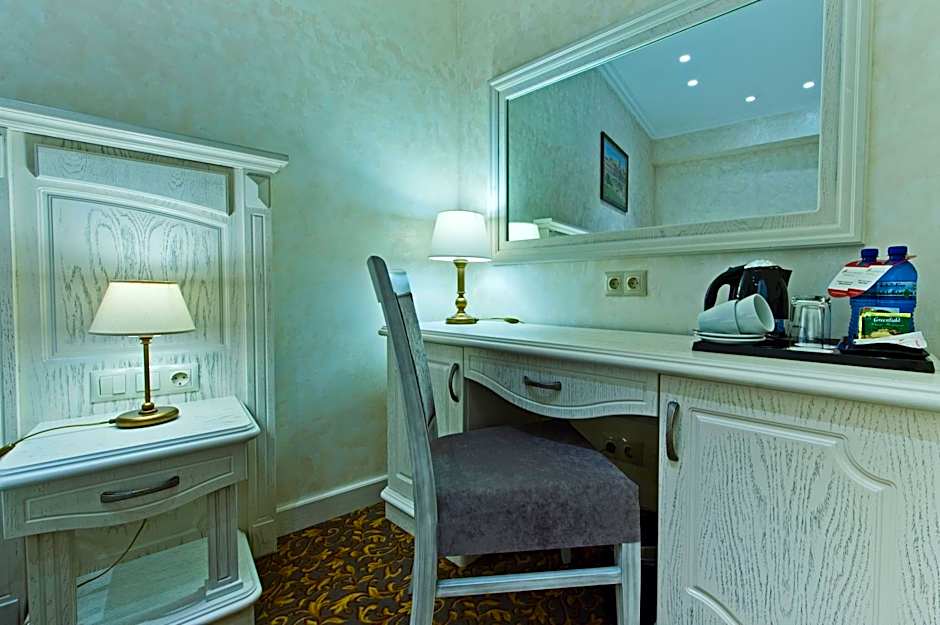 Colosseum Marina Hotel