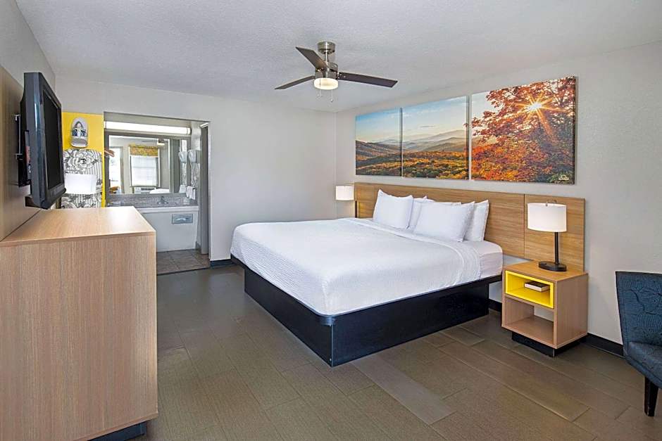 Days Inn by Wyndham Holladay