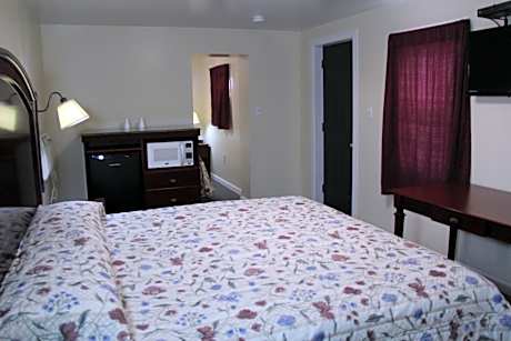 Deluxe King Suite