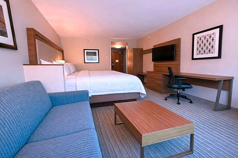 Holiday Inn Express & Suites Charlotte - Ballantyne by IHG