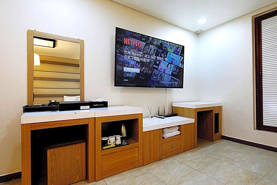 White Tourist Hotel