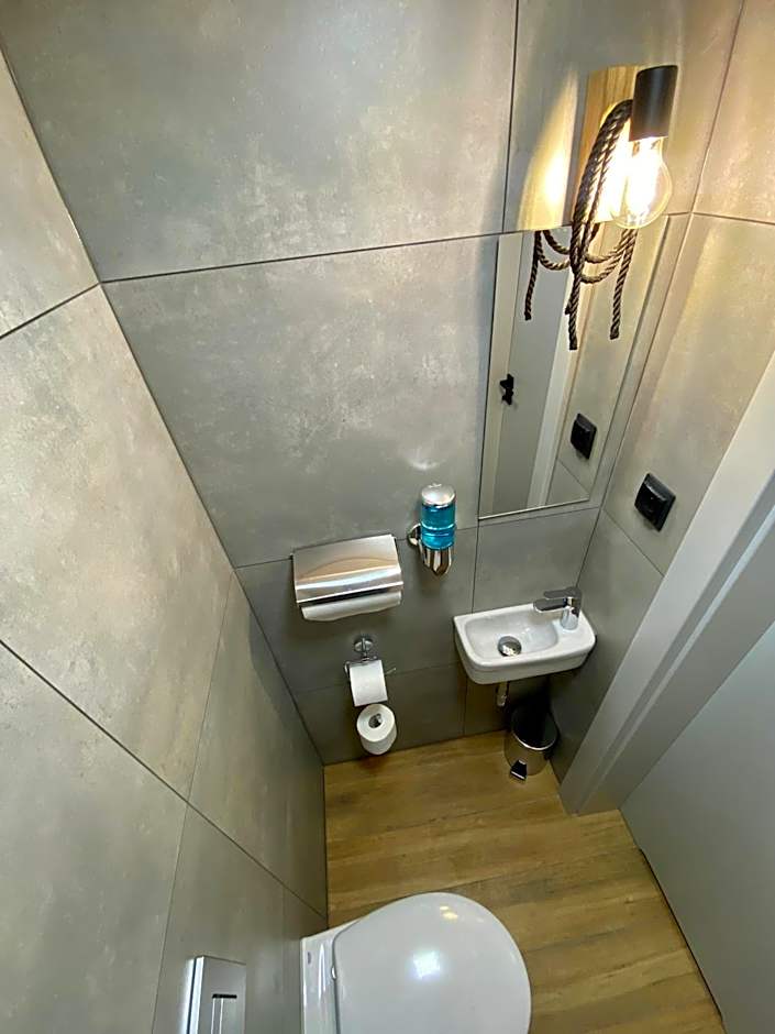 Thruster - Rooms, Kitchen, Chill-Out Zone-Netflix, Lobby-Netflix