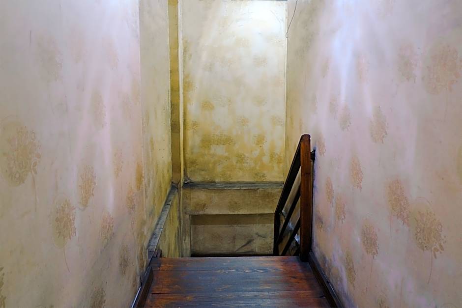 King Stone Hotel by ZUZU