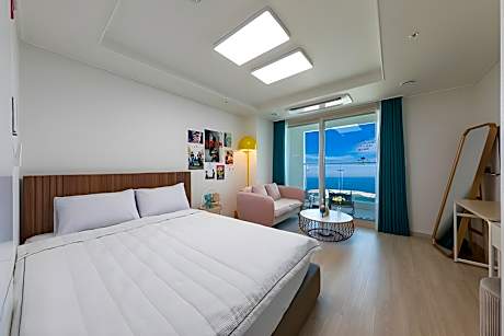 Sokcho Summit Bay Lighthouse