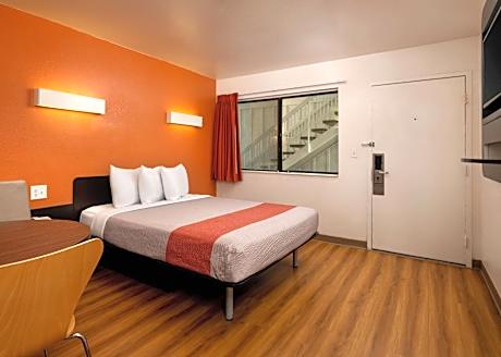 Double Room - Disability Access - Roll In Shower