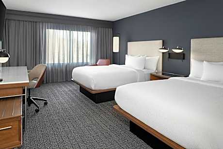 Queen Room with Two Queen Beds and Bathtub - Mobility Access/Hearing Accessible