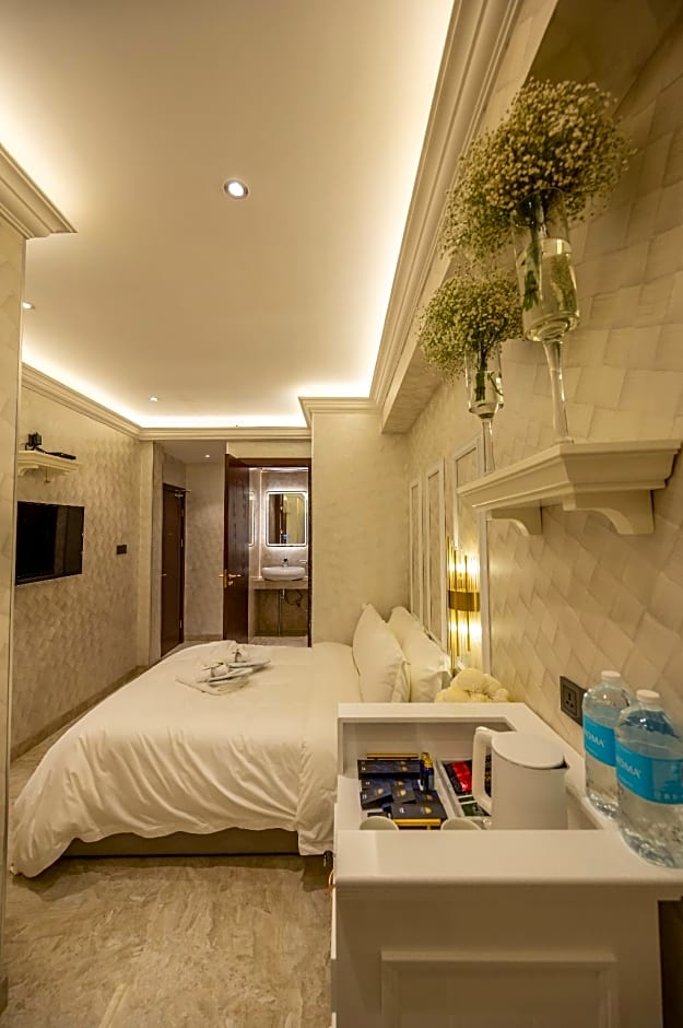 A Residence @ Between Hilton & Cititel Hotel