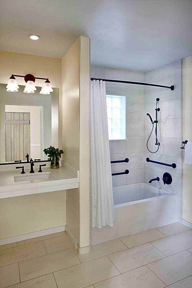 Coachman's Inn, A Four Sisters Inn