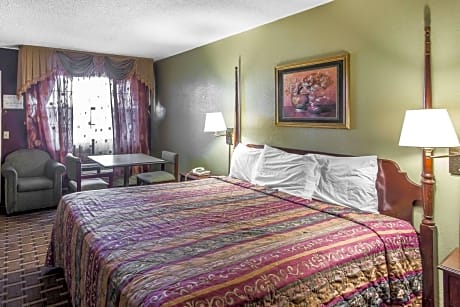 1 King Bed Nonsmoking