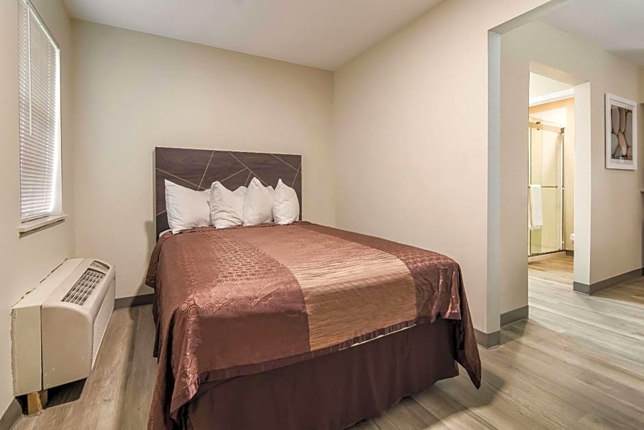 Quality Inn & Suites Dallas-Cityplace