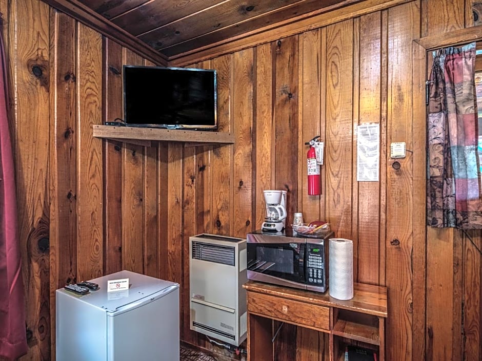 Apache Village 1, Queen Bed, Midtown, Pet Friendly, Sleeps 2