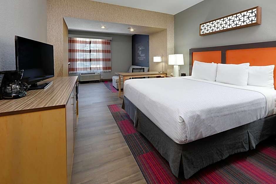 La Quinta Inn & Suites by Wyndham Dallas Love Field