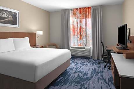 King Room with Transfer Shower - Mobility and Hearing Accessible