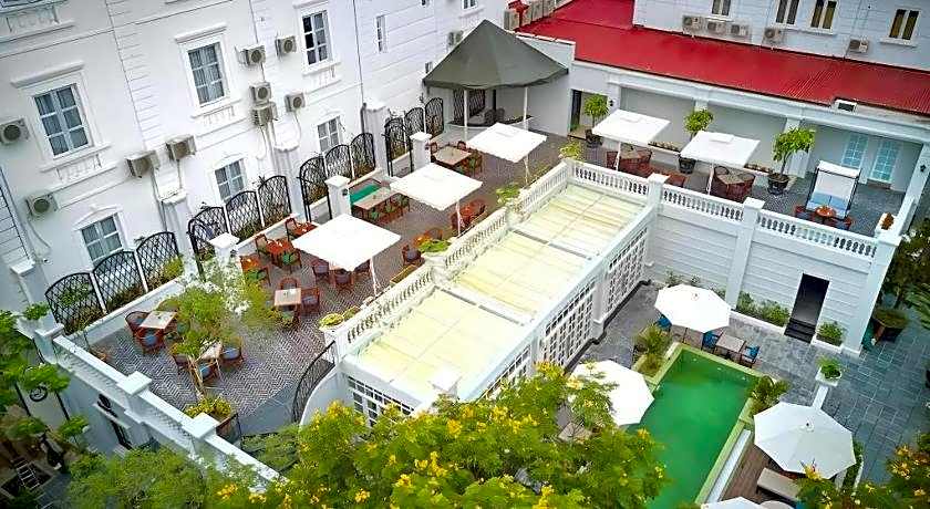Manoir Des Arts Hotel