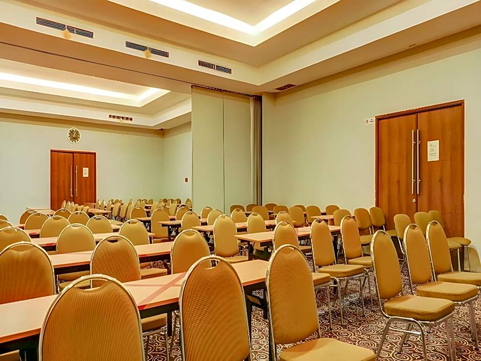 Grand Cikarang Hotel