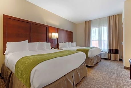 2 Queen Beds, Suite, Nonsmoking