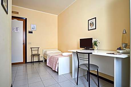 Twin Room with Private Bathroom