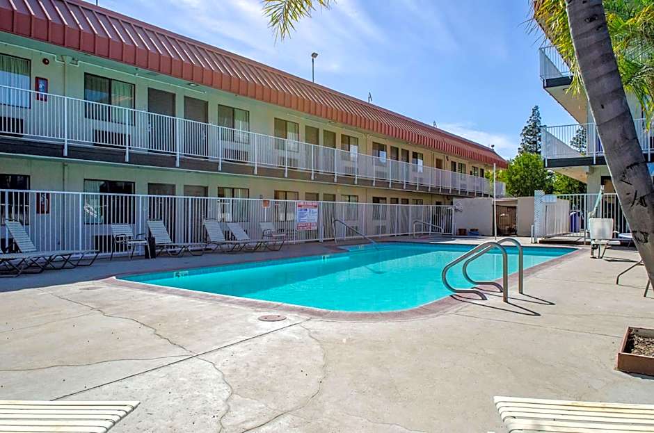 Studio 6-Fresno, CA - Extended Stay